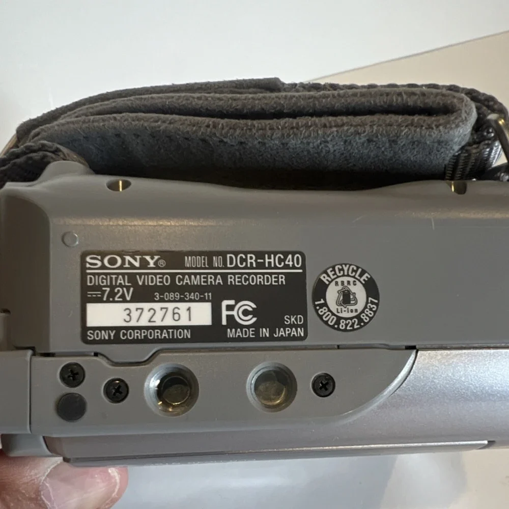 Sony Handycam DCR-HC40 MiniDV Silver 12x Zoom NightShot+ Case AC Adapter